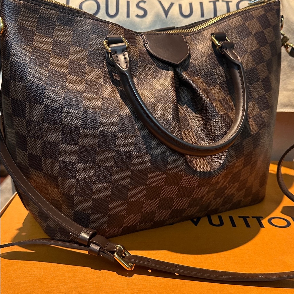 ✨HP✨ 2021 Authentic Louis Vuitton Siena MM includes box & dust bag Like New - Picture 2 of 16
